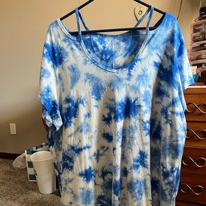 Calvin Klein blue cold shoulder tee. Size 3X EUC.